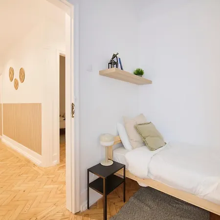 Casa de hóspedes Bright Double Saldanha, 1min Metro Lisboa